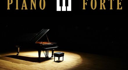 grafika ozdobna przedstawiająca fortepian i napis Piano e Forte