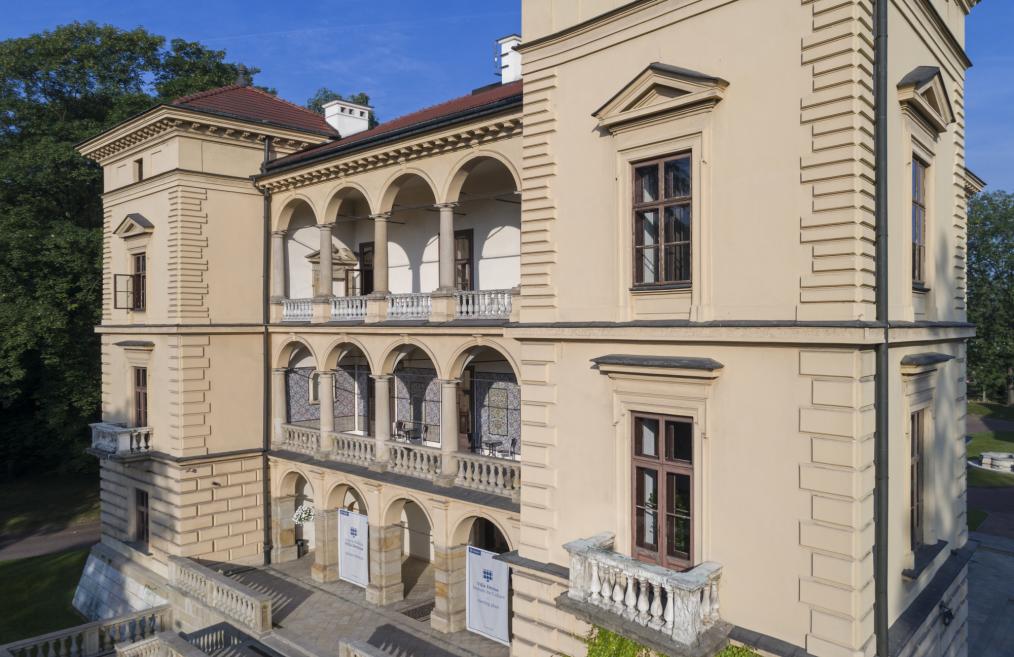 Zdjęcie fasady Willi Decjusza