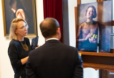 Zdjęcie z wernisażu Karoliny Skorek w Willi Decjusza
