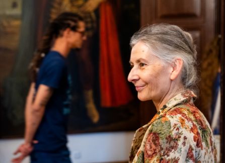 Zdjęcie z wernisażu Karoliny Skorek w Willi Decjusza