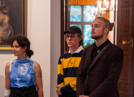 Zdjęcie z wernisażu Karoliny Skorek w Willi Decjusza