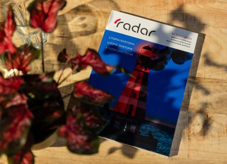 Radar czasopismo na stole